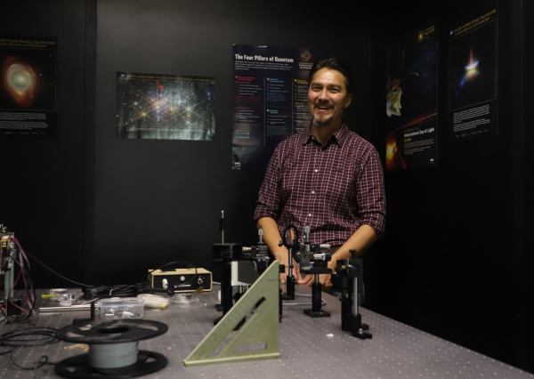 Investigador UG dirige proyecto en &oacute;ptica para el control y la manipulaci&oacute;n de la luz