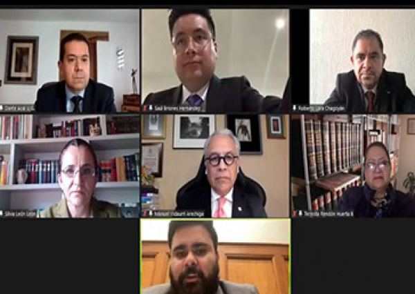 Se presenta en la UG nueva producci&oacute;n editorial del Mtro. Lara Chagoy&aacute;n 