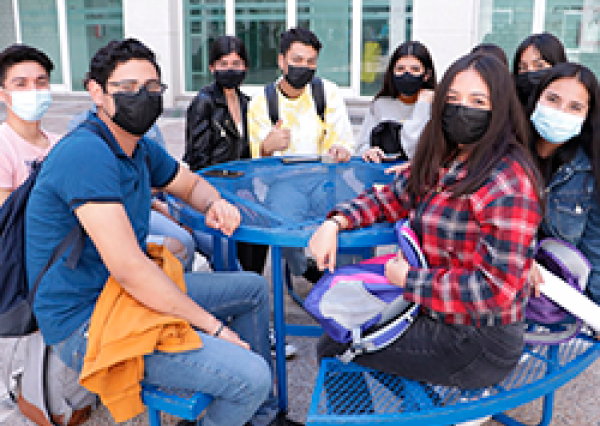 Benefician con becas, apoyos y est&iacute;mulos a 20 mil 693 estudiantes