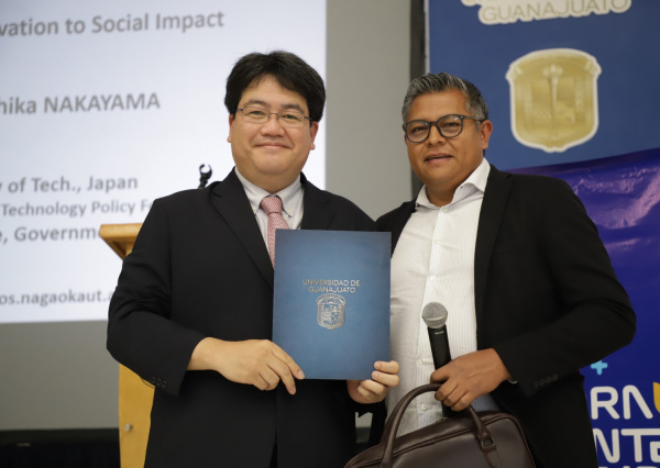 La innovaci&oacute;n al impacto social, temas que representan la mentefactura en la UG