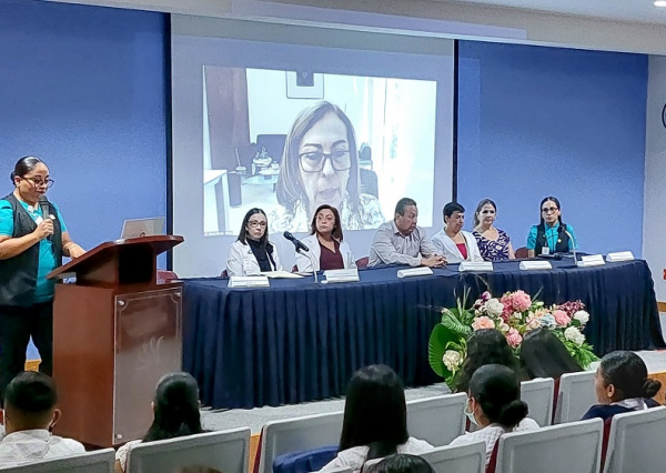 Reconocen buenas pr&aacute;cticas y divulgaci&oacute;n cient&iacute;fica de docente y estudiantes universitarias 