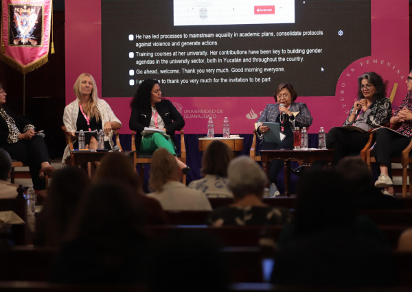Acad&eacute;micas conversan sobre los liderazgos femeninos en el camino hacia una cultura de paz universitaria  