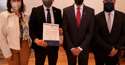 Designan como Director de Planeaci&oacute;n de la UG al Mtro. Antonio Vega Jim&eacute;nez 