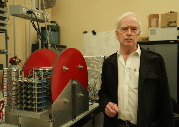 Reconocen a nivel internacional liderazgo del Dr. Juli&aacute;n F&eacute;lix como investigador y docente en el &aacute;rea de la f&iacute;sica