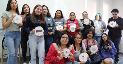 Ofrece UG taller de activismo textil en el marco del 25N D&iacute;a Internacional de la Eliminaci&oacute;n de la Violencia contra las Mujeres
