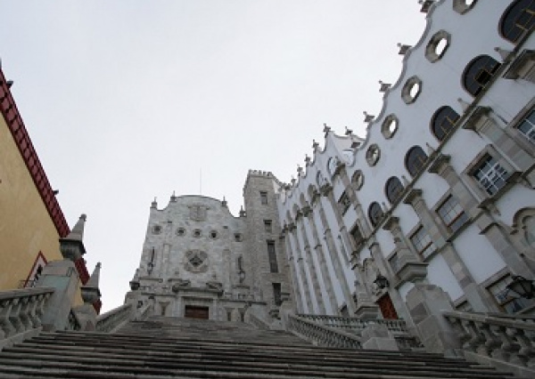 Anuncia UG suspensi&oacute;n de actividades a partir del 17 de marzo