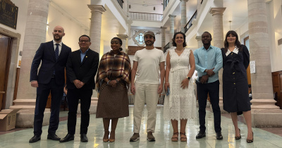 Diplom&aacute;ticos de varios pa&iacute;ses comparten charla con la comunidad universitaria