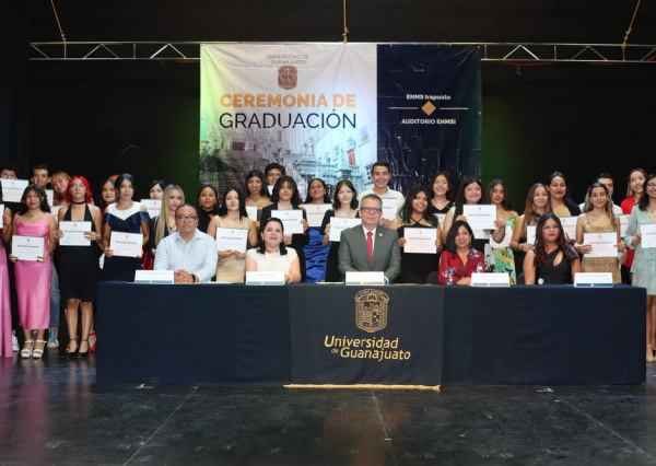 Estudiantes del Nivel Medio Superior de Irapuato celebran su ceremonia de graduaci&oacute;n