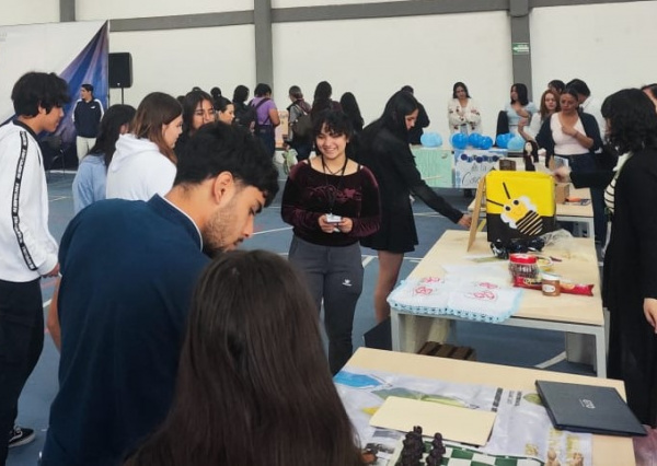La ENMS de Salvatierra inaugur&oacute; su Feria de Servicio Social