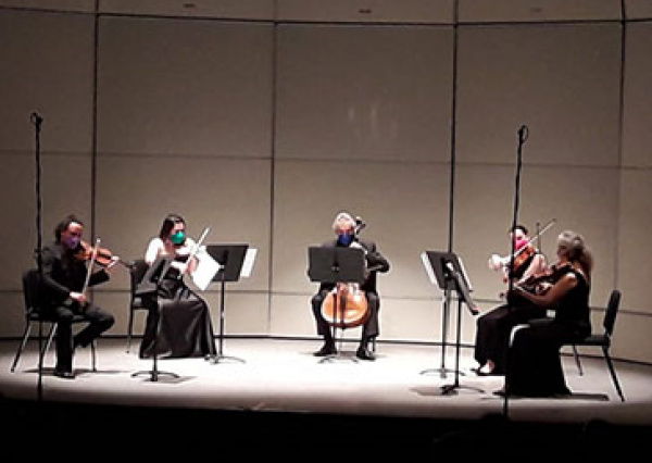 Las cuerdas de Kvintet presentes en “Solistas de la OSUG” 