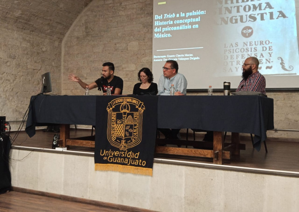 Realizan Coloquio del Doctorado en Historia en la Divisi&oacute;n de Ciencias Sociales y Humanidades de la UG