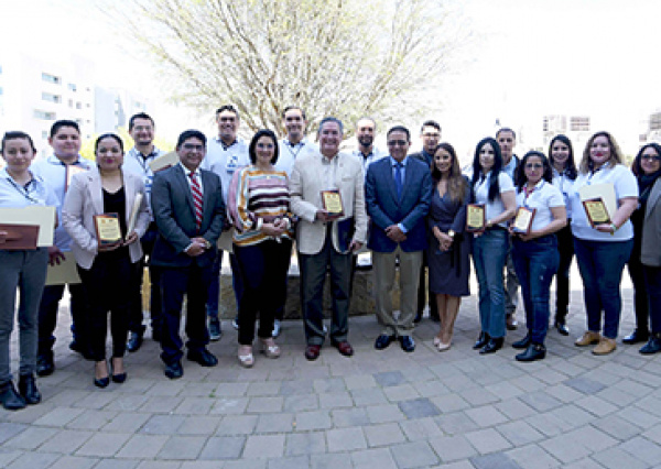 Reconocen programa de mejora continua de tr&aacute;mites y servicios escolares en Campus Le&oacute;n