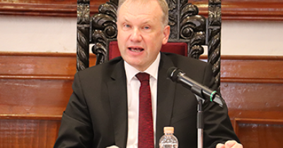 Reconocido catedr&aacute;tico alem&aacute;n imparte seminario en la Universidad de Guanajuato 