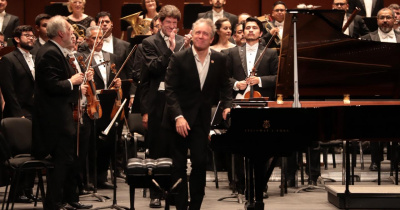 La OSUG, en compa&ntilde;&iacute;a de Alexei Volodin, crea fantas&iacute;a musical en el Teatro Ju&aacute;rez