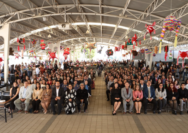 Egresan 321 profesionistas de la Divisi&oacute;n de Ciencias de la Salud e Ingenier&iacute;as del Campus Celaya-Salvatierra