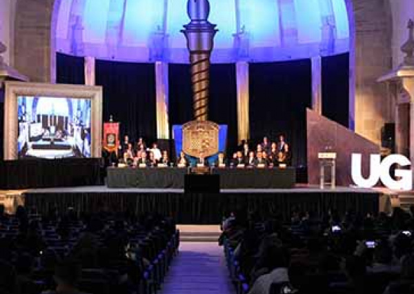 Homenajea UG a sus estudiantes de excelencia acad&eacute;mica 