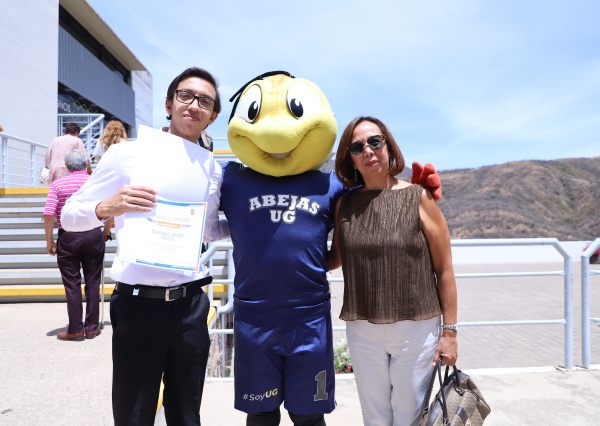 Entregan becas “Chavos que Inspiran” UG y Fundaci&oacute;n BBVA 