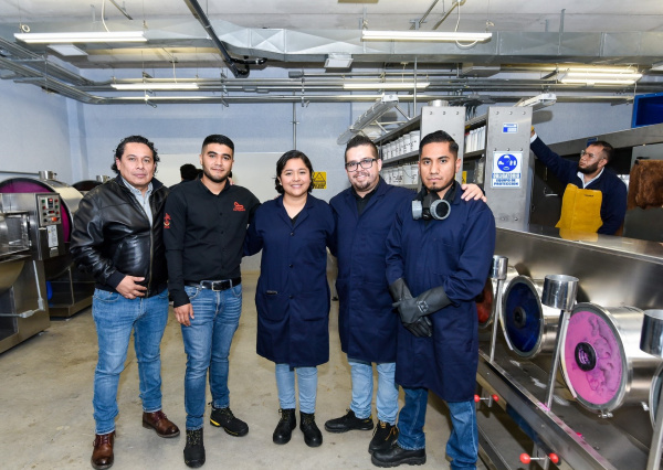 UG y CICUR colaboran en la profesionalizaci&oacute;n del sector curtidor  