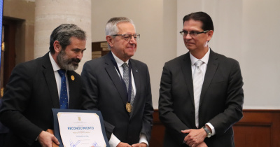 Entrega Universidad de Guanajuato Medalla al M&eacute;rito Jur&iacute;dico al Dr. Rodolfo Luis Vigo