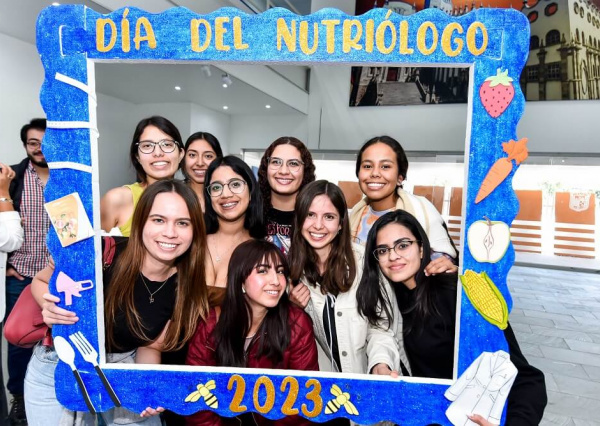 Las y los nutri&oacute;logos del Campus Le&oacute;n de la UG conmemoran su d&iacute;a en jornada acad&eacute;mica