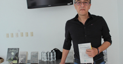 El Dr. Daniel Ayala Bertoglio present&oacute; “Sentido y resistencia en la obra ensay&iacute;stica de Tom&aacute;s Segovia” en la DICIS