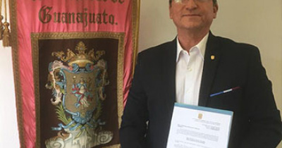 Designan como Director de la ENMS Salvatierra al Mtro. Francisco Javier Vaca Gonz&aacute;lez