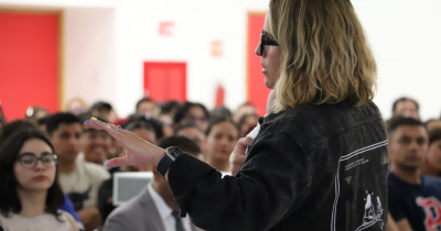 Saskia Ni&ntilde;o de Rivera ofrece conferencia en la UG por el D&iacute;a del Estudiante