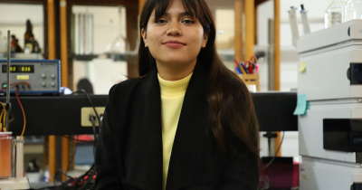 Estudiante UG trabaja en la degradaci&oacute;n de f&aacute;rmacos en aguas residuales