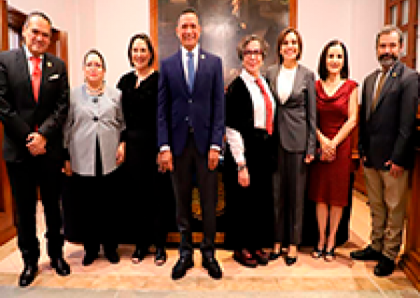 Homenajean a las maestras Elisa Jaime, Raquel Barajas y Silvia Le&oacute;n, por su contribuci&oacute;n a los estudios de Derecho 