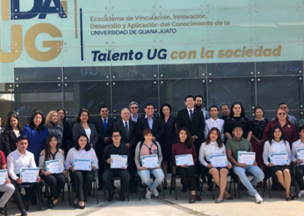 Premian a j&oacute;venes ganadores de la quinta edici&oacute;n de Guanajuato TALEN-TIC
