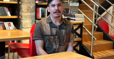 “Hay una manera m&aacute;s amable de aproximarse a la poes&iacute;a”: Davo Vald&eacute;s de la Campa