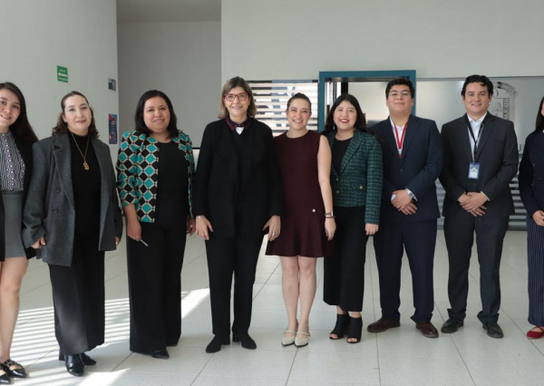 Calidad y calidez gu&iacute;an la mejora en la atenci&oacute;n a los tr&aacute;mites y servicios en la UG