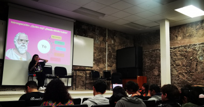 “Yo reivindico totalmente la literatura como una herramienta pol&iacute;tica para contar nuestras propias historias”: Dahlia de la Cerda