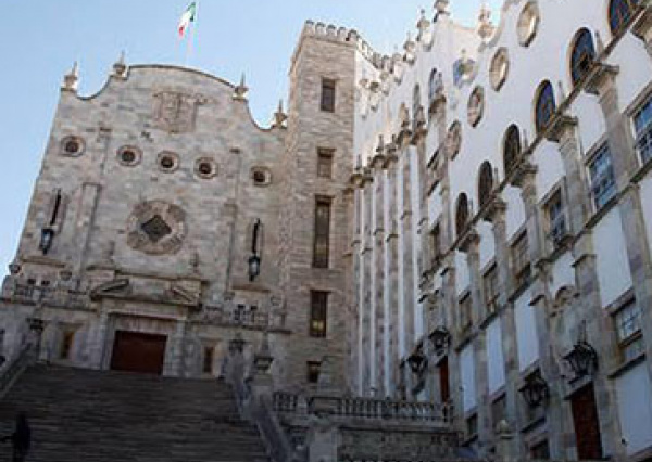 Puntualizan mecanismos para aplicaci&oacute;n de ex&aacute;menes de admisi&oacute;n al Nivel Medio de la UG 