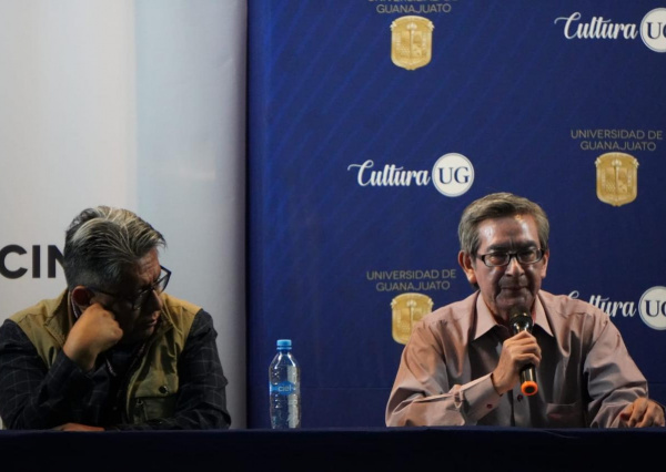 Jos&eacute; Luis Mart&iacute;nez da c&aacute;tedra de periodismo en la UG