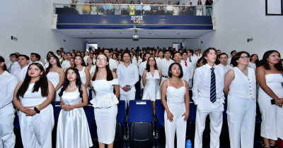 Comunidad estudiantil de la licenciatura en M&eacute;dico Cirujano recibe su bata blanca