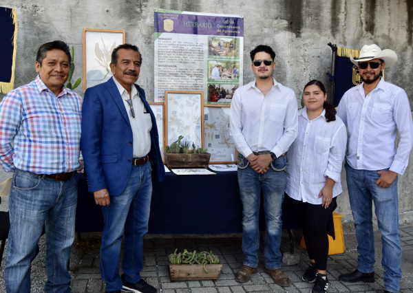 Llaman a preservar la biodiversidad y el patrimonio natural en el III Ciclo Internacional de Conferencias de Bot&aacute;nica en DICIVA UG
