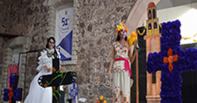 Celebran tradici&oacute;n del D&iacute;a de Muertos en la ENMS de Guanajuato