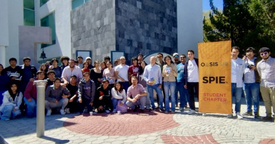 Estudiantes de SPIE OASIS UG conmemoran el D&iacute;a Internacional de la Fot&oacute;nica y el A&ntilde;o de Ciencia y Tecnolog&iacute;a Cu&aacute;nticas (IYQ)