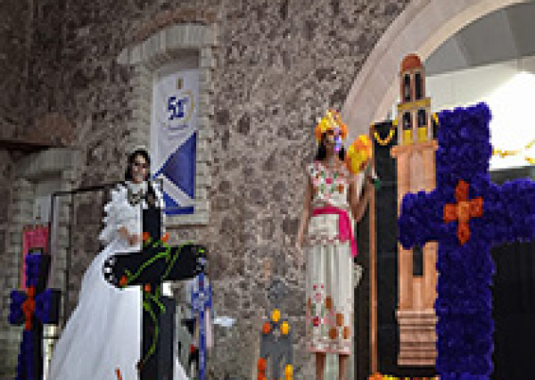 Celebran tradici&oacute;n del D&iacute;a de Muertos en la ENMS de Guanajuato