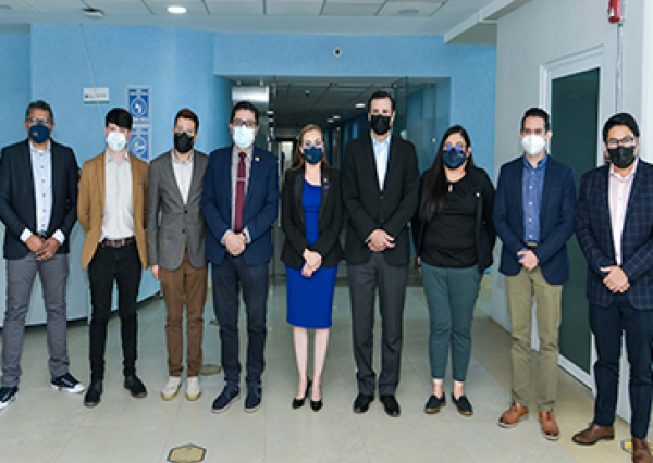 Se re&uacute;nen representantes de la UG y UdeG en la Unidad Especializada en Rehabilitaci&oacute;n F&iacute;sica del Campus Le&oacute;n