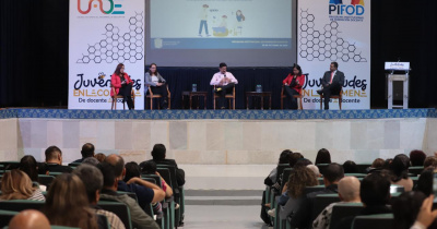 Reflexionan sobre el papel de la comunidad docente en tiempos de hiperconexi&oacute;n