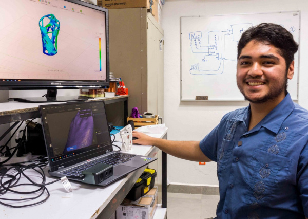 Estudiante de la UG crea soluciones ortop&eacute;dicas con herramientas de la industria 4.0