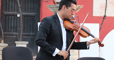  “Talento DCEA” UG cautiva a propios y extra&ntilde;os con su concierto