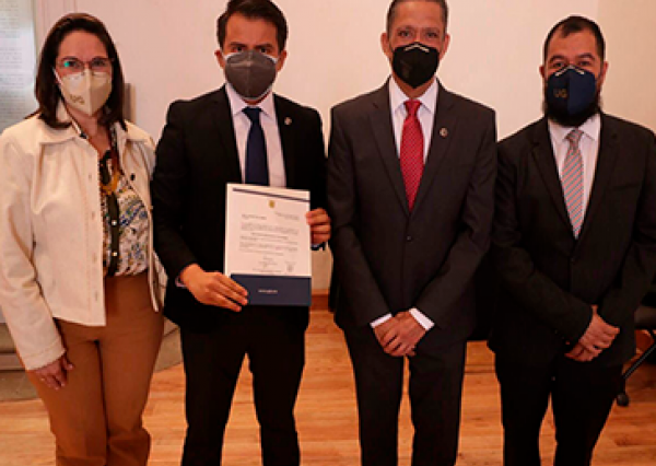 Designan como Director de Planeaci&oacute;n de la UG al Mtro. Antonio Vega Jim&eacute;nez 
