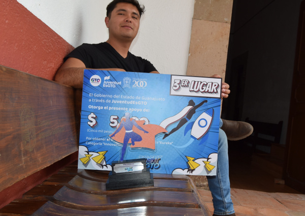Premian proyecto de pasteurizador solar para alimentos l&iacute;quidos de alumno de Energ&iacute;as Renovables UG 