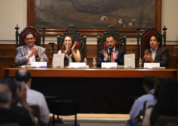 Presentan en la UG “El mundo del libro. Los tesoros bibliogr&aacute;ficos en la Biblioteca Armando Olivares”