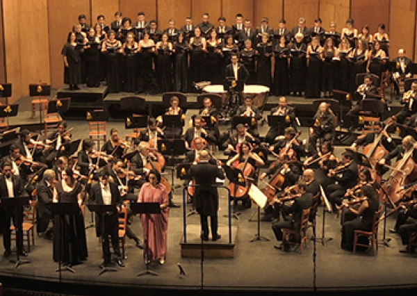 Con extraordinario concierto culmin&oacute; temporada de la OSUG