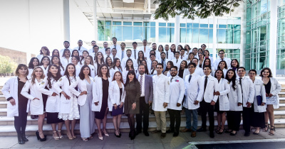 La comunidad m&eacute;dica recibe a 81 profesionales formados en la UG