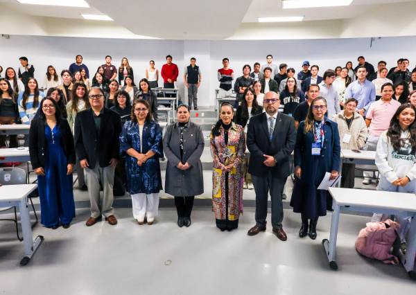 Comunidad estudiantil de la UG fortalece su vocaci&oacute;n cient&iacute;fica a trav&eacute;s del foro de investigaci&oacute;n en salud